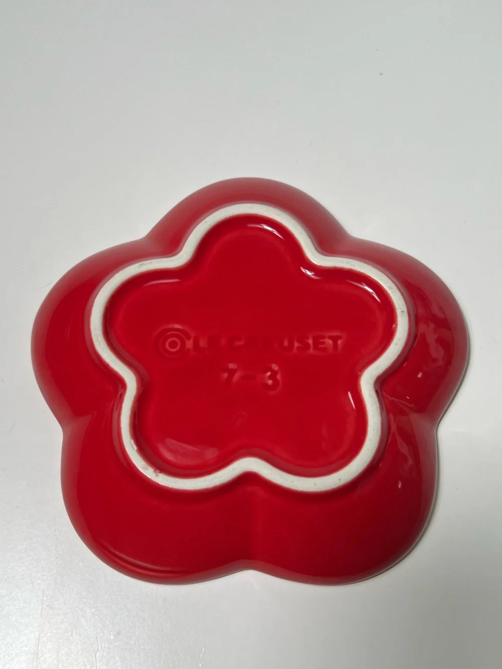 Le Creuset Stoneware Flower Petal Scalloped Trinket Dish Plate Tray
